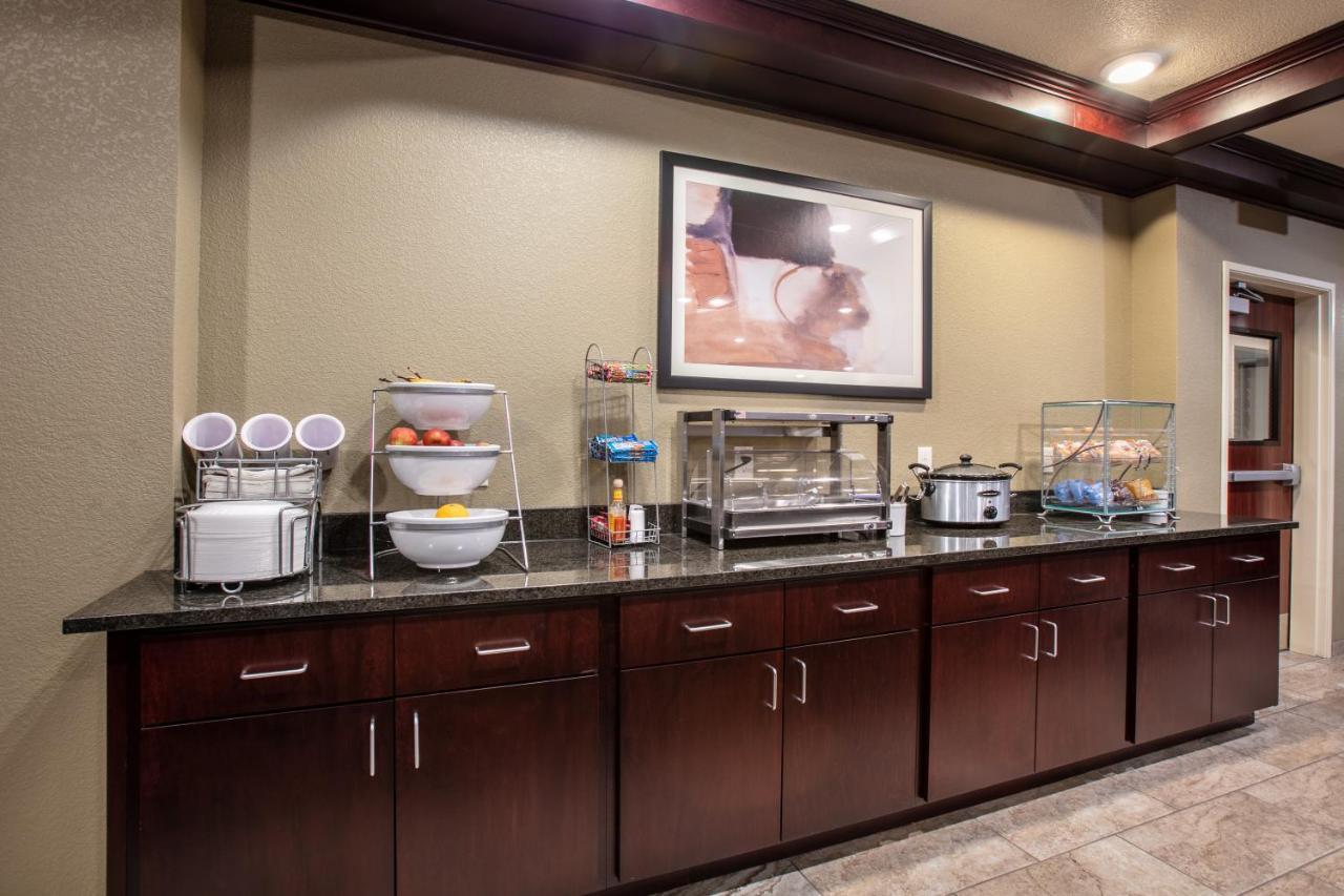 Cobblestone Inn & Suites - Pine Bluffs Екстериор снимка