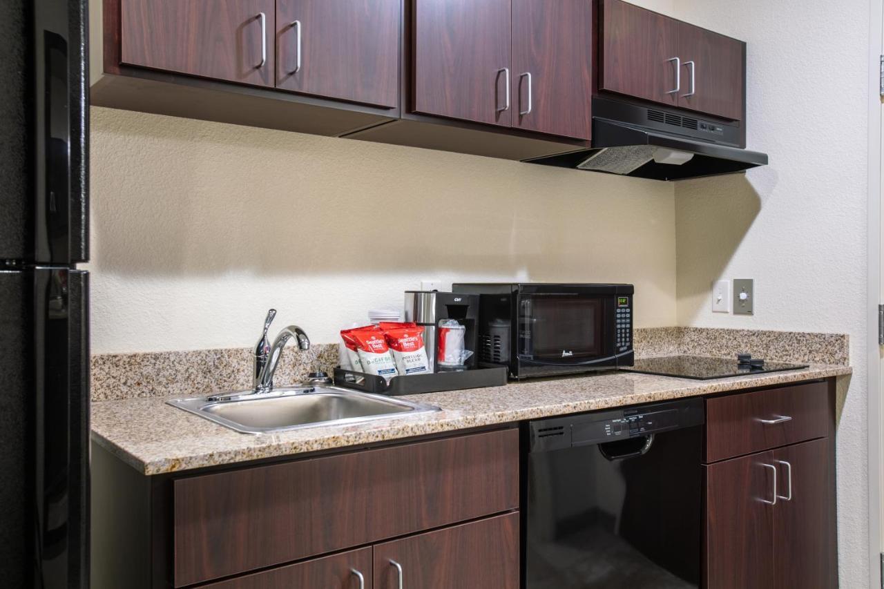 Cobblestone Inn & Suites - Pine Bluffs Екстериор снимка